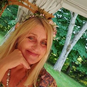 Meet your Posher, Debra